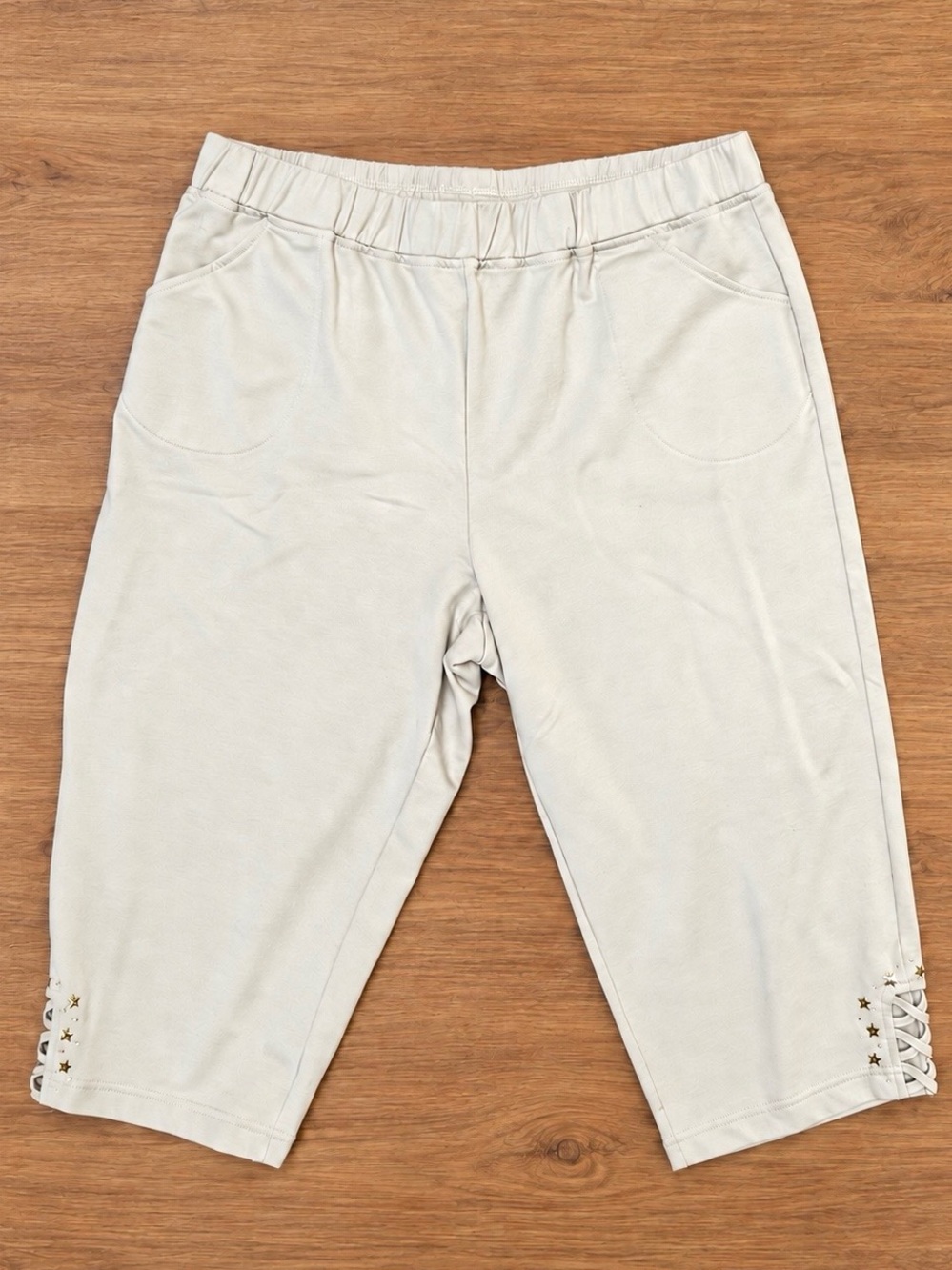 Quacker Factory Beige Capri Pants Size L Star Rhinestone Lace-Up, with Pockets